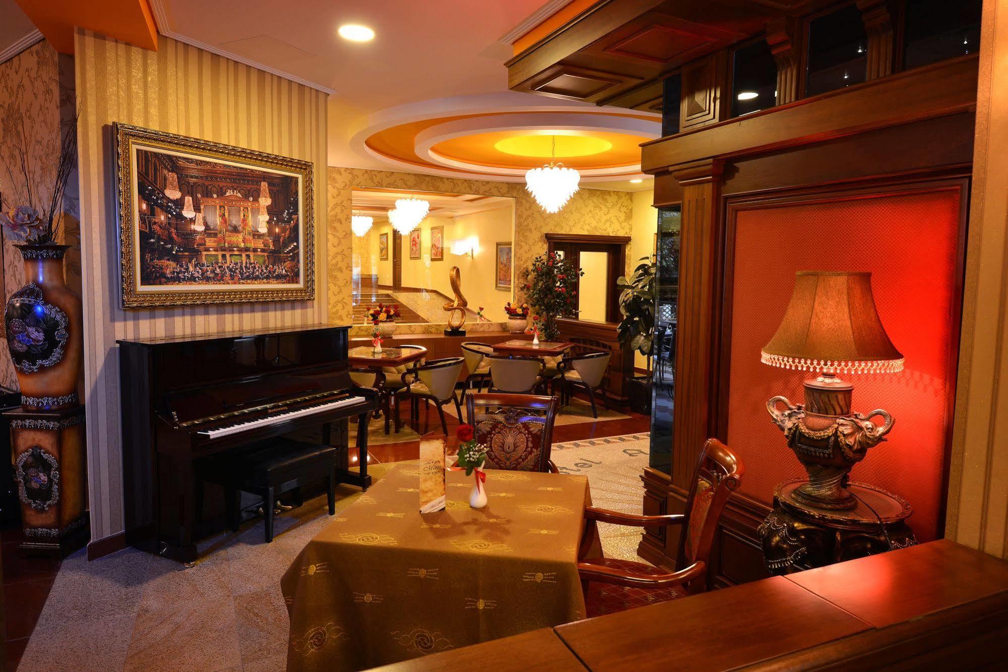 Hotel Austria 티라나 외부 사진