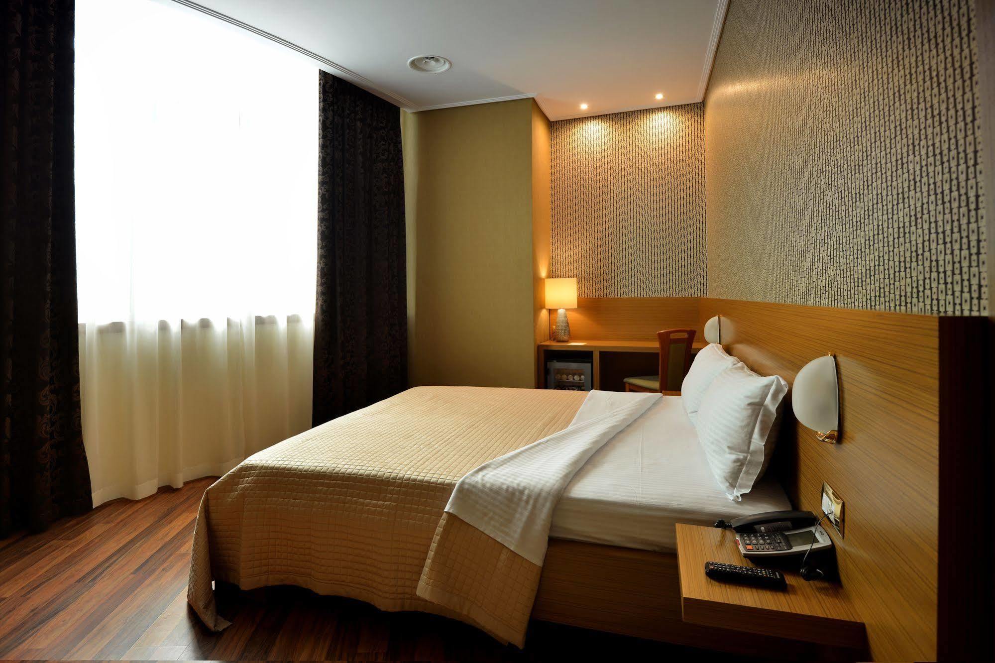 Hotel Austria 티라나 외부 사진
