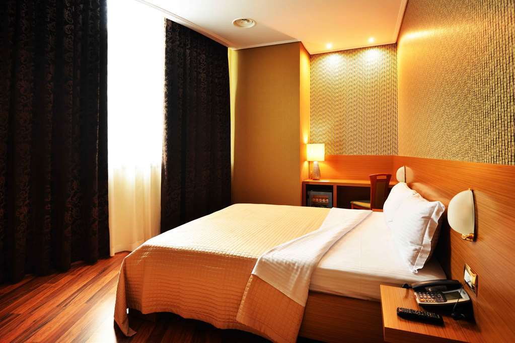 Hotel Austria 티라나 객실 사진